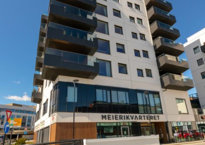 2*sst/solgl 70-35/laminert/lydgl-Ral 7021 -rekkverk Kraft