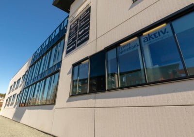 2*sst/solgl 70-35/laminert/lydgl-Ral 7021 -rekkverk Kraft