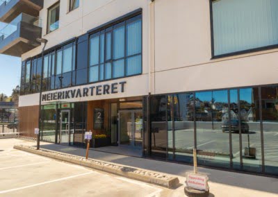 2*sst/solgl 70-35/laminert/lydgl-Ral 7021 -rekkverk Kraft
